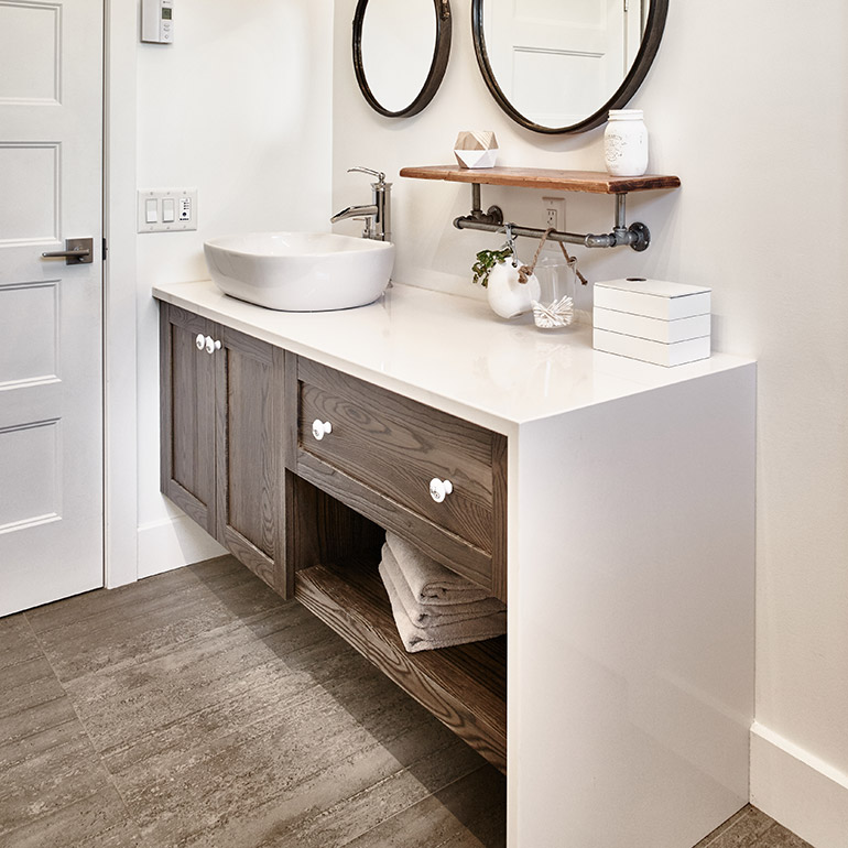 Cuisines Beauregard |Salle de bain style contemporain avec armoire en frêne brossé